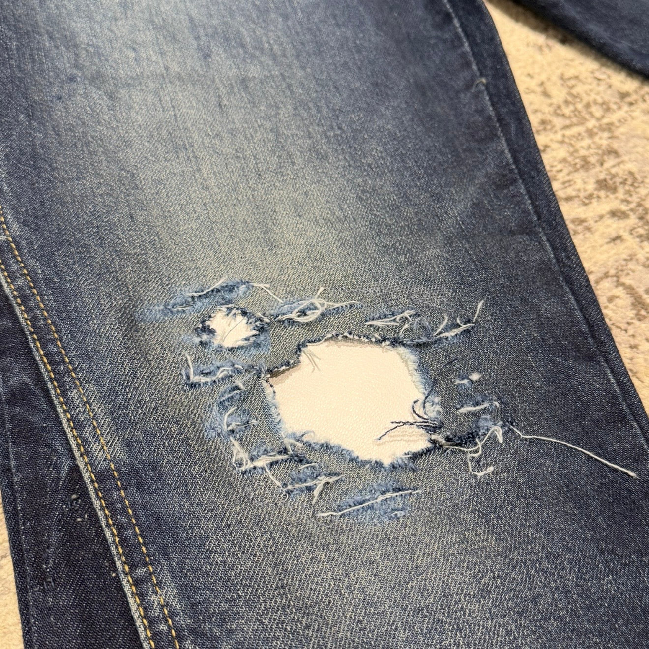 WHITE LEATHER PATCH FLARE DENIM